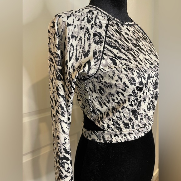 All In Motion Womens Leopard Print Long Sleeve Activewear Cropped Top Medium - Picture 3 of 7